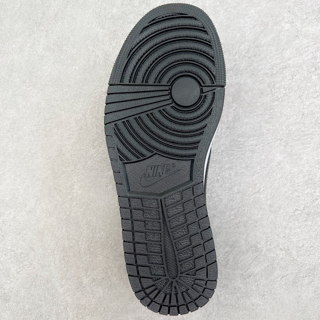 KZ Batch-Air Jordan 1  × Travis Scott “ Panda”