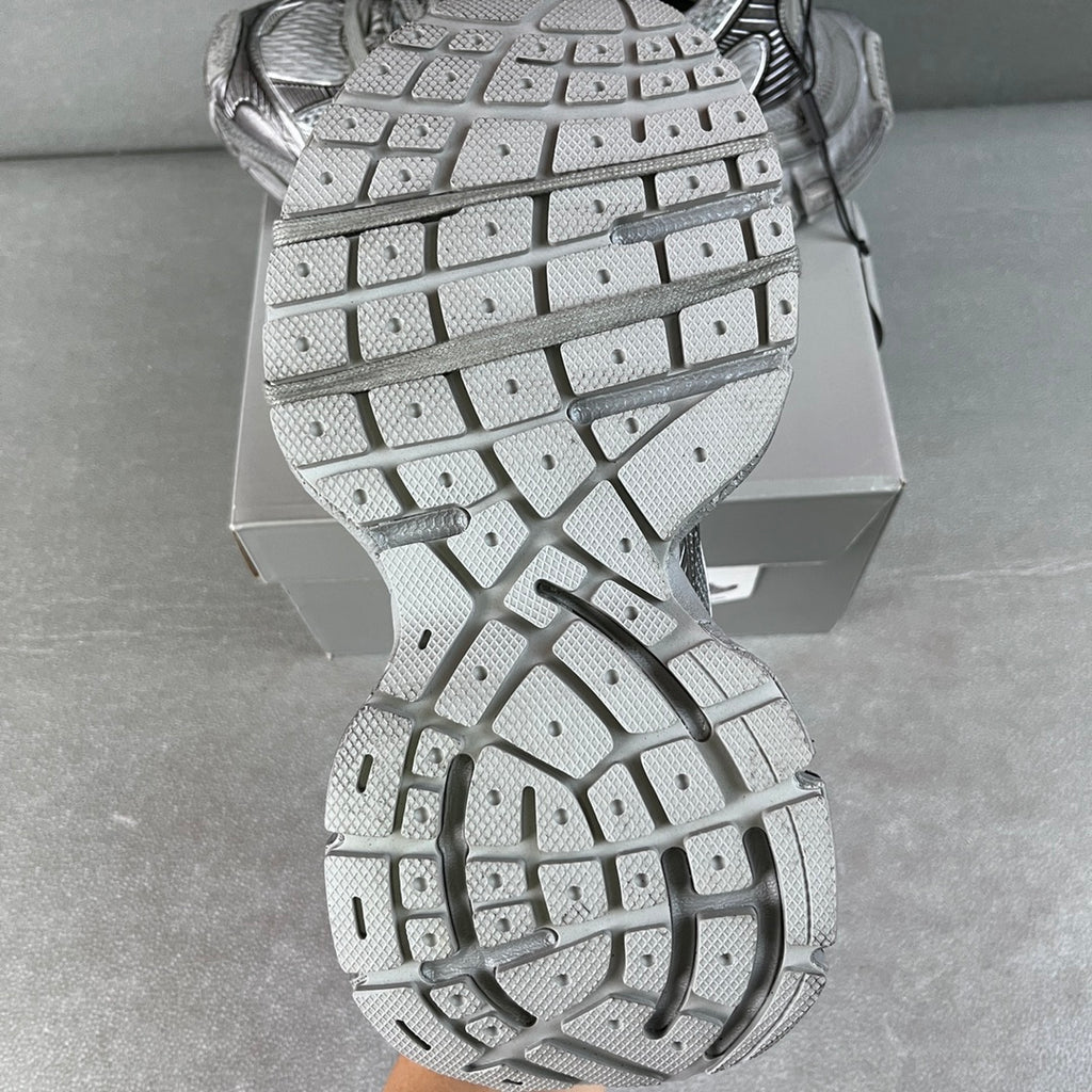 Balenciaga sneaker outsole tread, grid pattern on chunky rubber sole