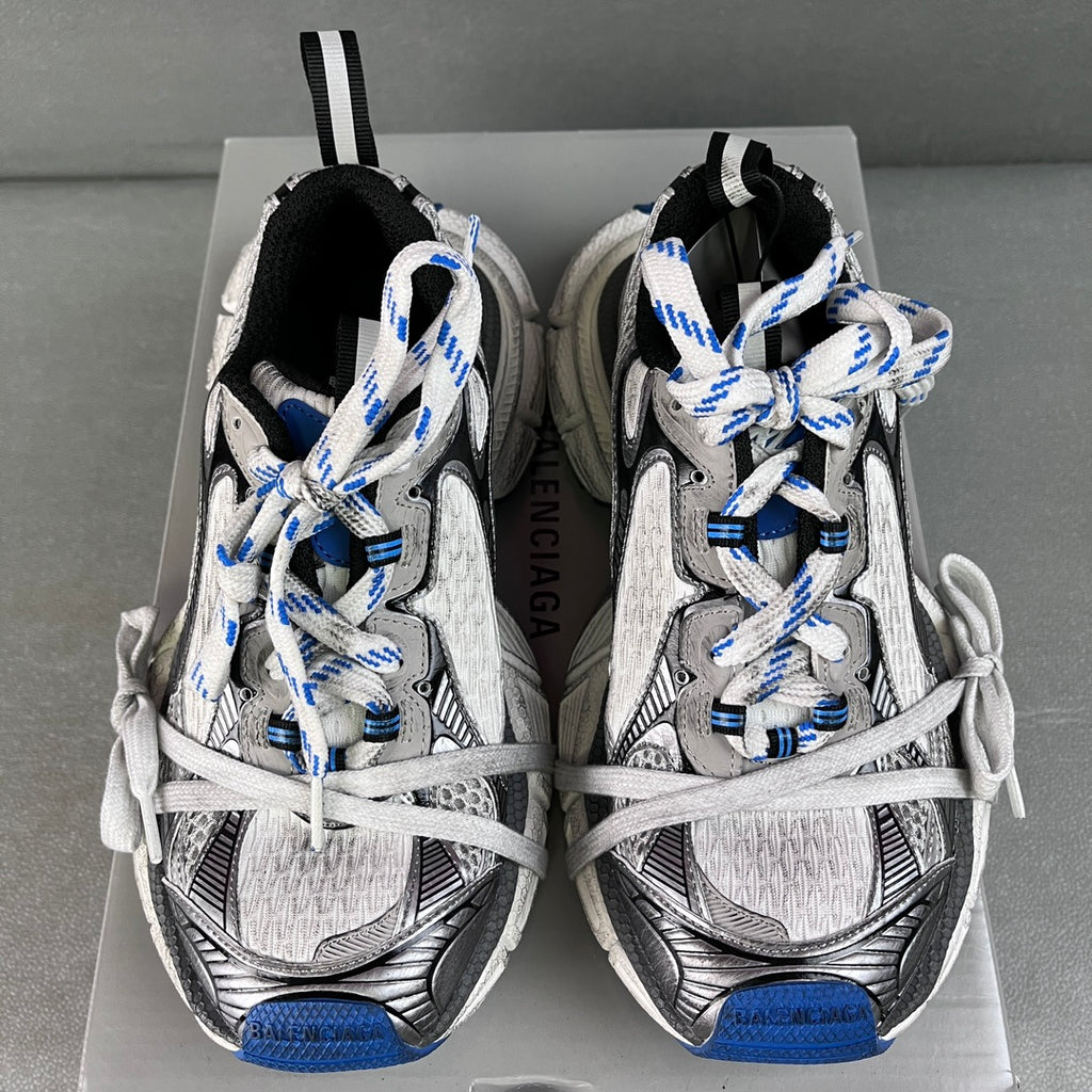 Balenciaga unisex sneakers rear view, gray uppers with white laces and blue heel panels
