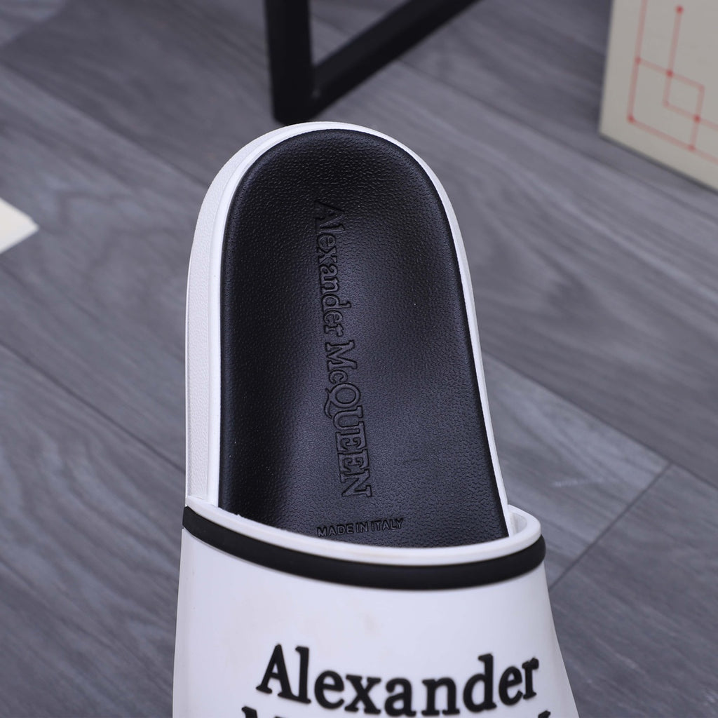 Alexander McQUEEN slide sandal interior view, black lining with patterned insole