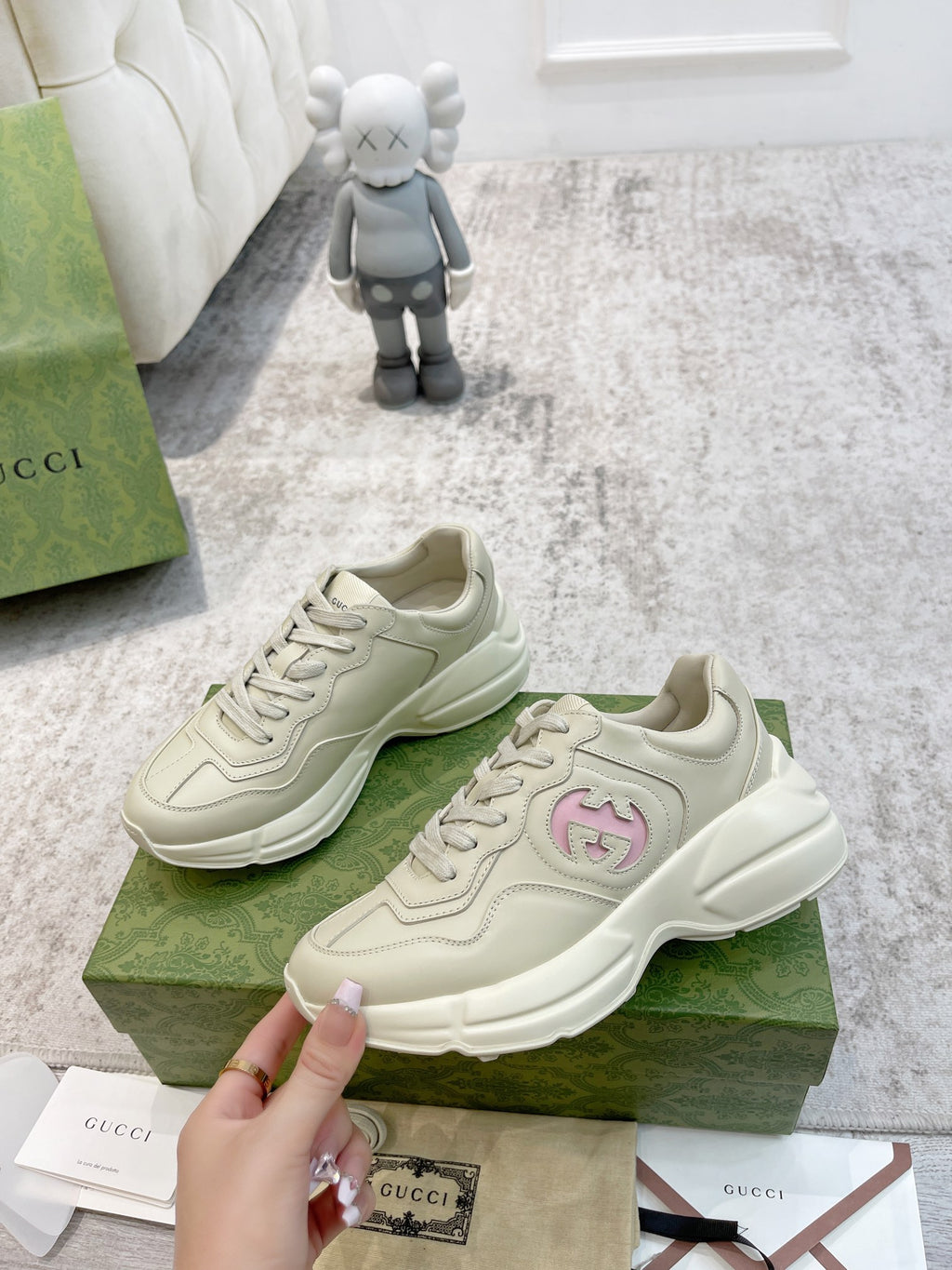 Gucci unisex cream sneakers with lace-up uppers and pink side logo