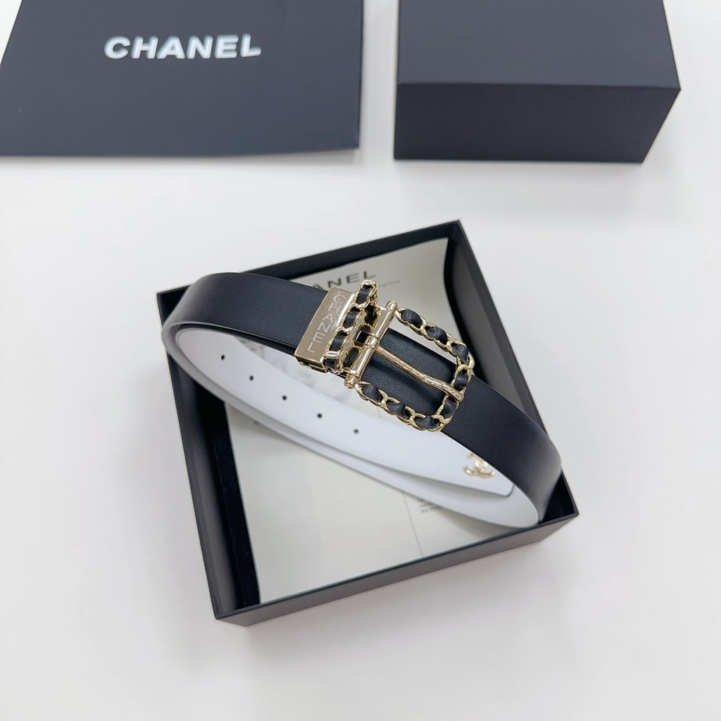Chanel leather belt in dark blue with gold-tone CC buckle and chain detail