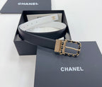 Leather belt with light white strap, gold-tone CC buckle and chain link detail
