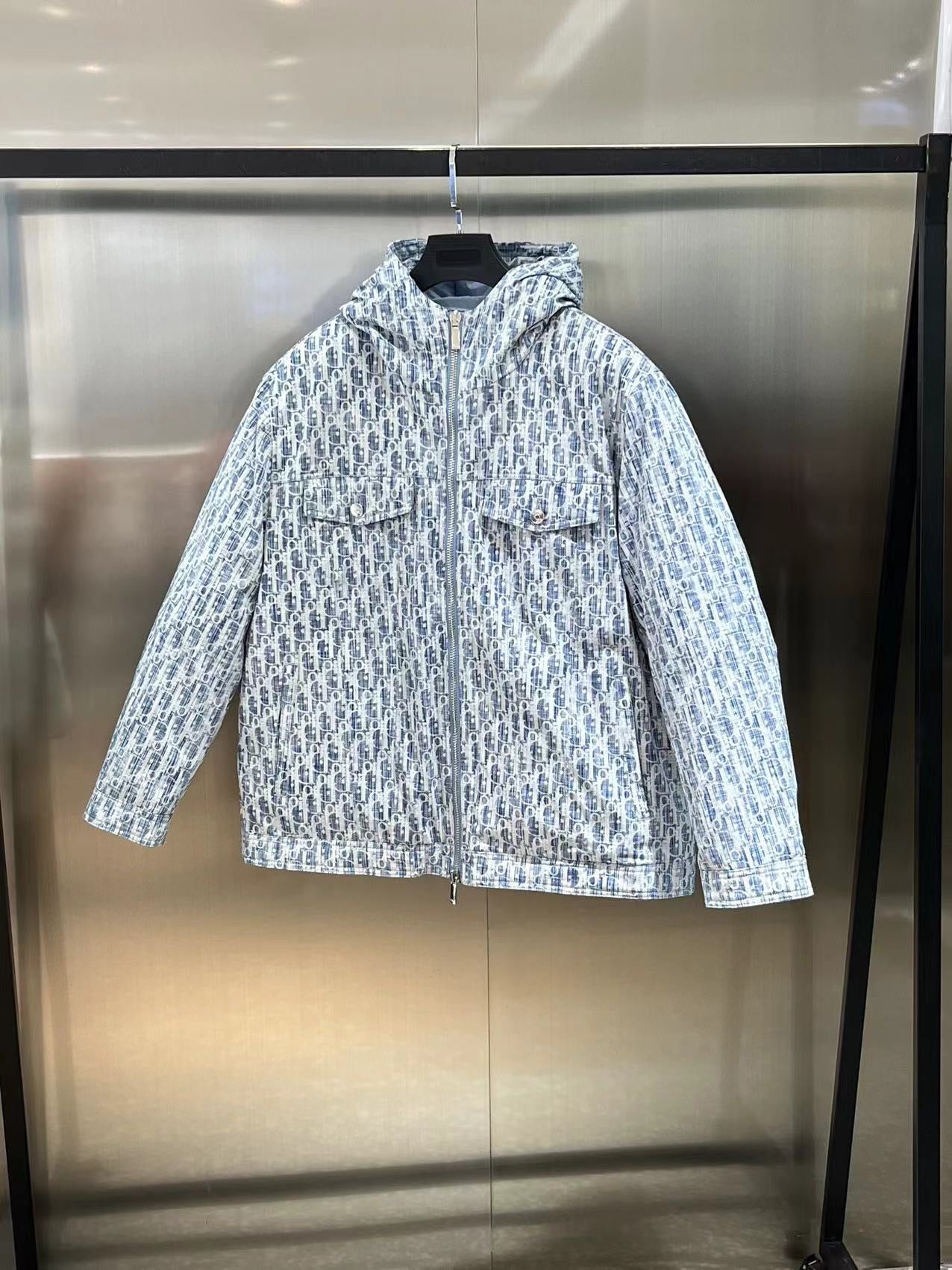 Blue and white patterned hooded long jacket with drawstring hood and zip fastening