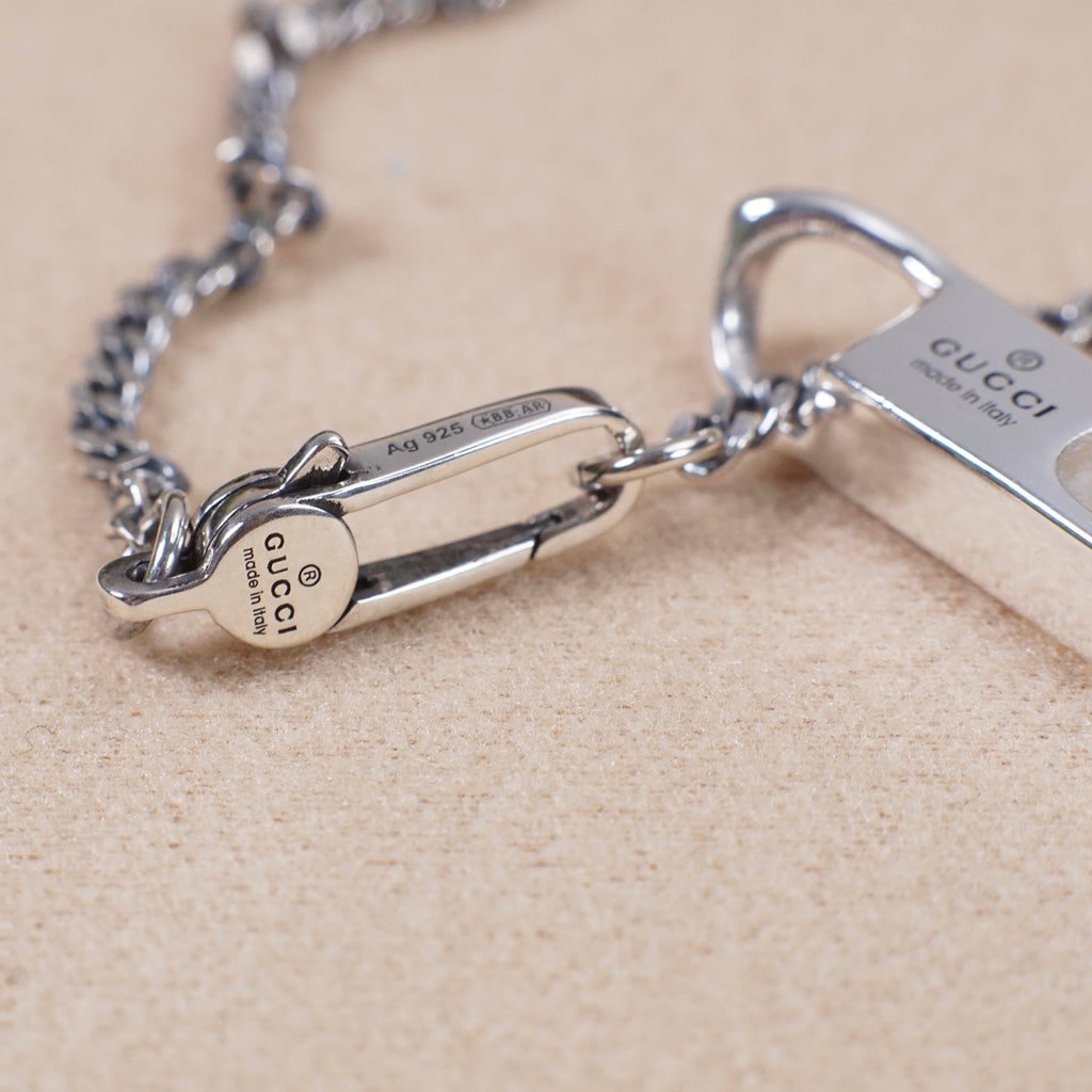 Gucci necklace clasp and chain with silver-tone bar pendant