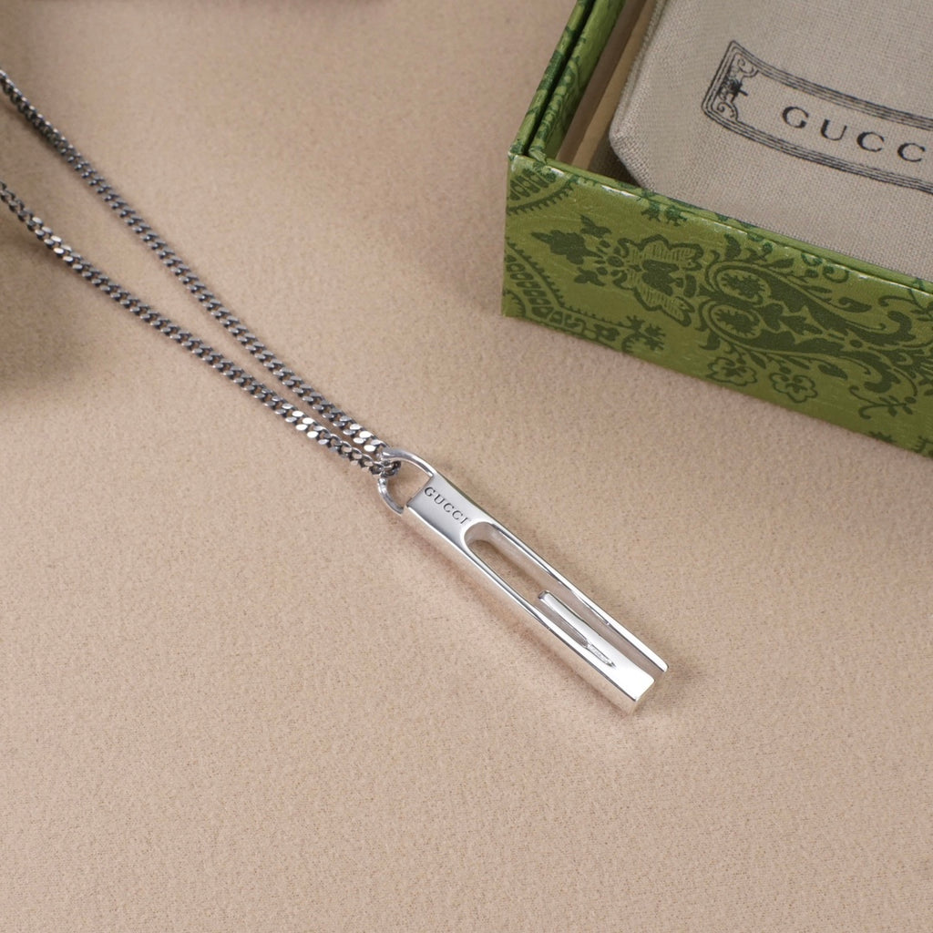 Gucci necklace pendant with silver-tone bar and logo on a chain