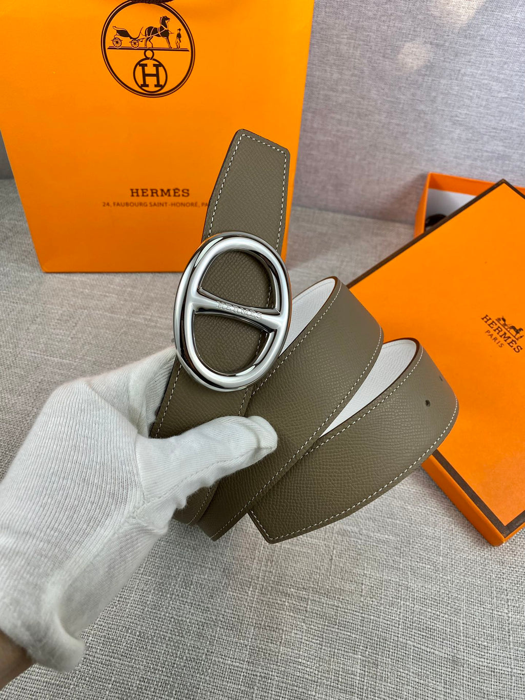 Olive leather belt with silver double-ring buckle and white lining