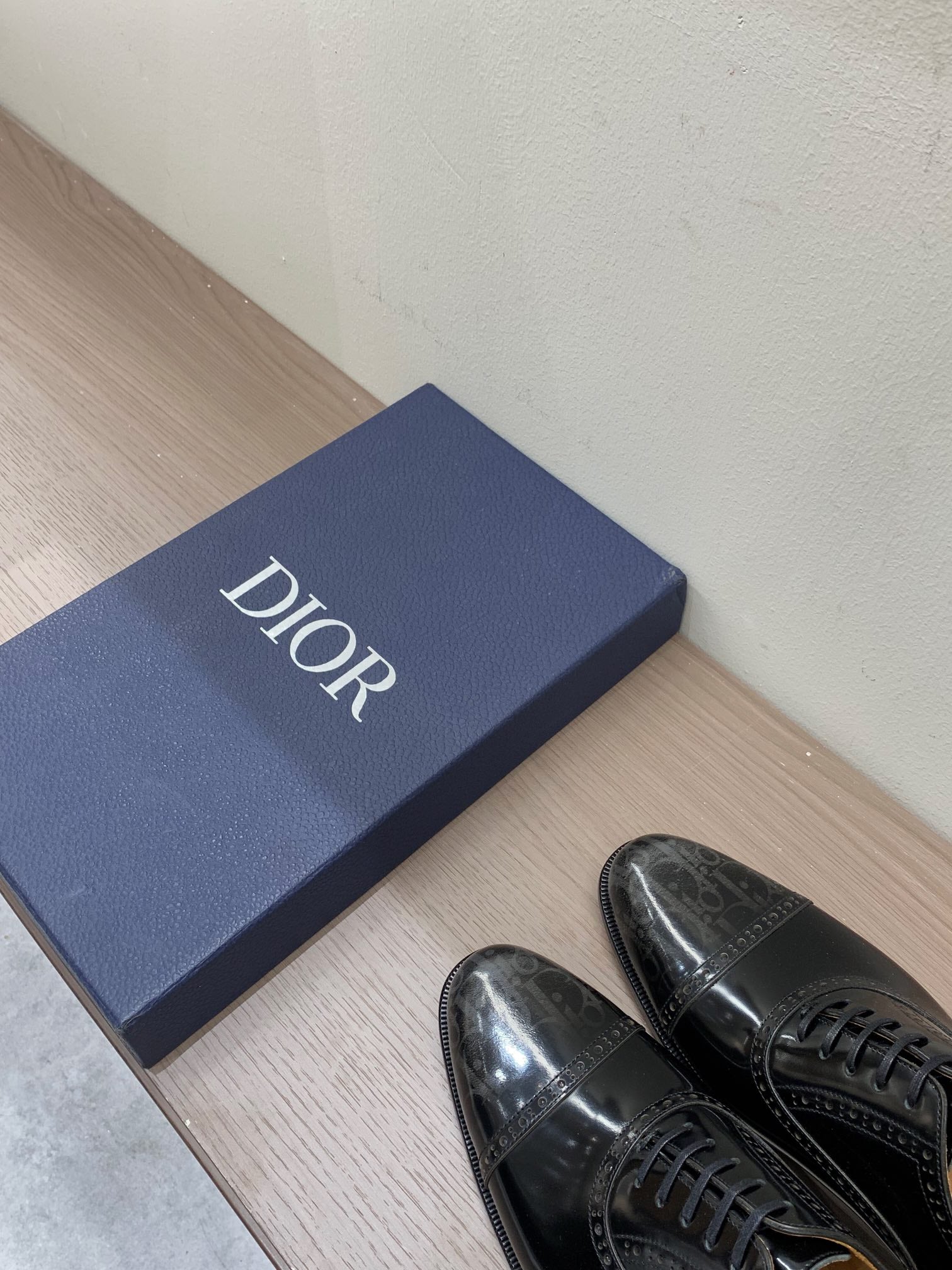 Unisex Dior patent leather lace-up shoes, brogue-style stitching and round toe