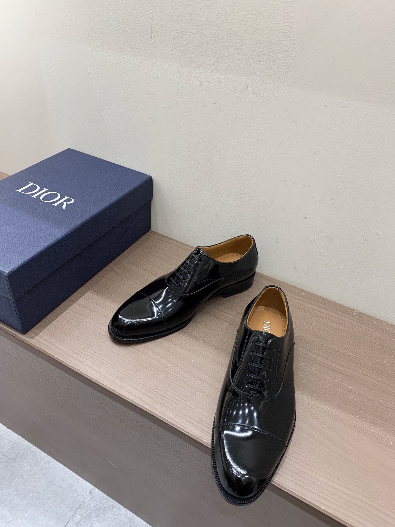 Dior unisex lace-up Oxford shoes in black patent leather, front angle