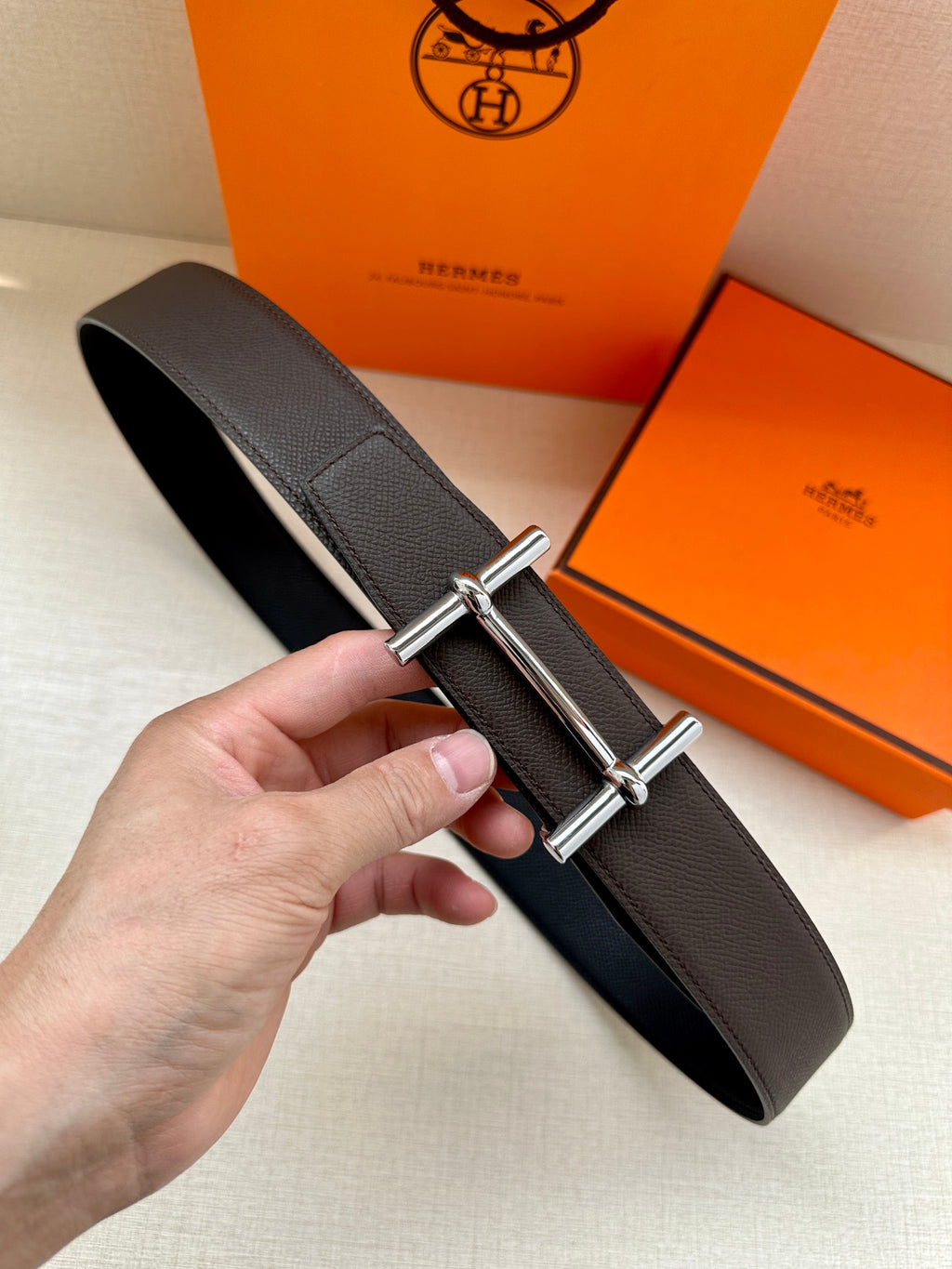 Hermes belt in dark leather with silver-tone double-bar buckle