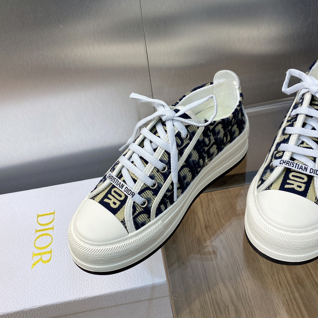 Navy blue logo-print sneaker with white laces and white toe cap.