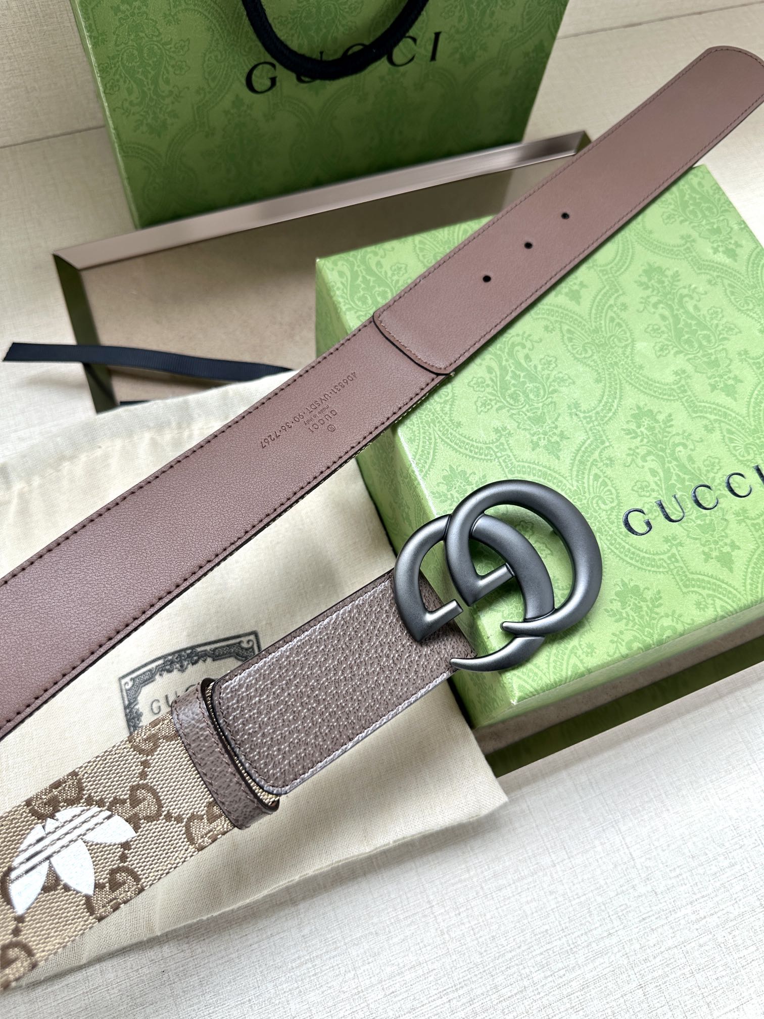 Gucci belt laid flat: mauve leather strap with silver double G buckle