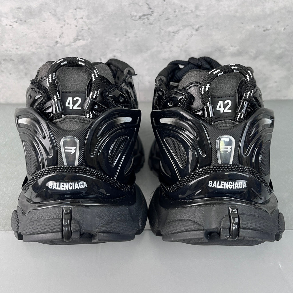 Balenciaga unisex sneakers back view, black heels with BALENCIAGA logo and size 42.