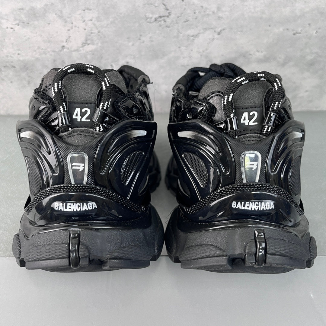 Balenciaga unisex sneakers back view, black heels with BALENCIAGA logo and size 42.
