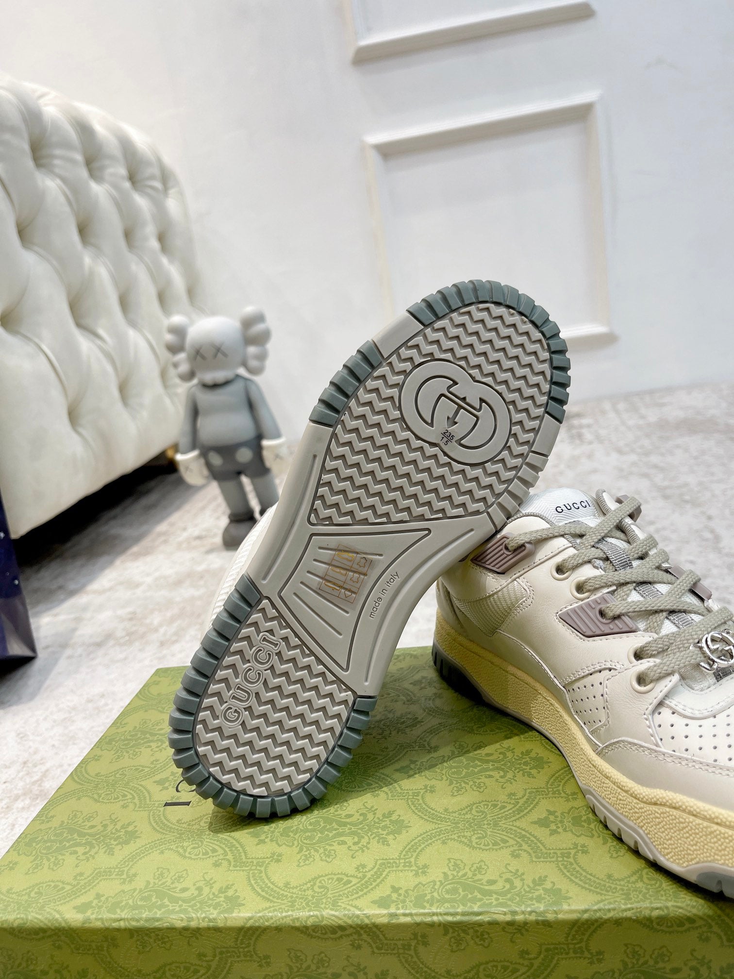 Gucci unisex sneaker outsole, textured tread with GG logo and zigzag pattern