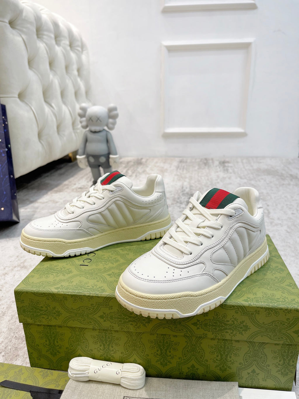 Unisex white sneakers with beige midsole and red-green stripe on heel tab