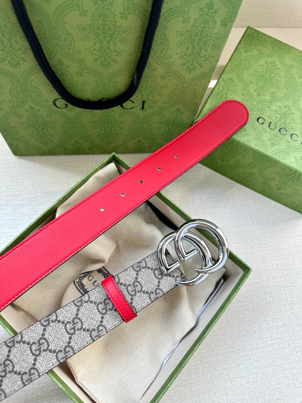 GG patterned belt with bright red strap and silver-tone double G buckle