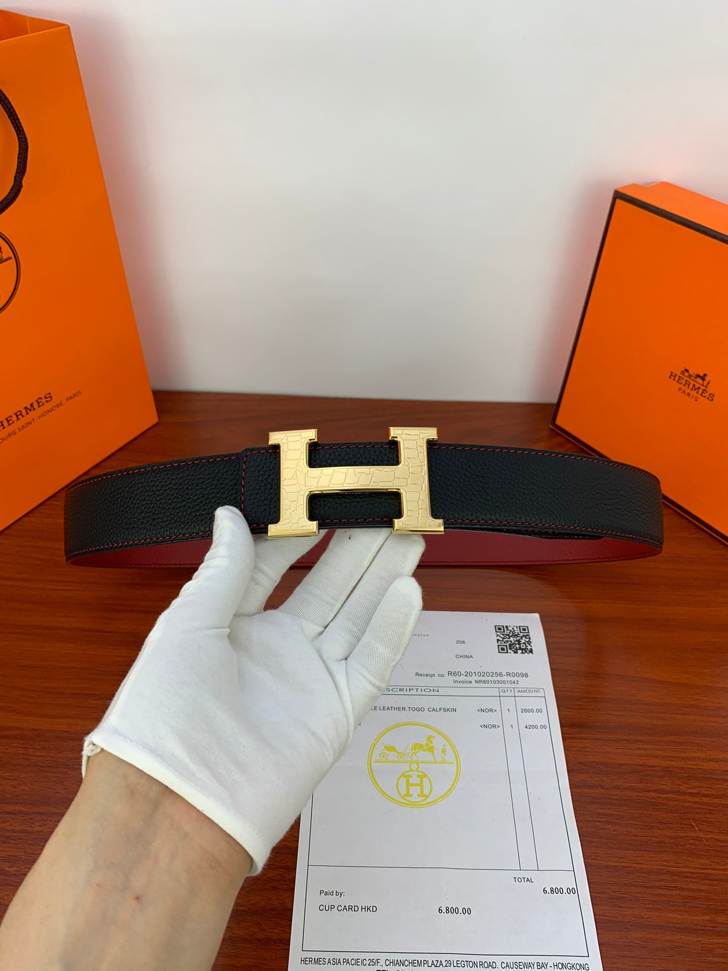 Hermes reversible leather belt, black strap with gold-tone H buckle