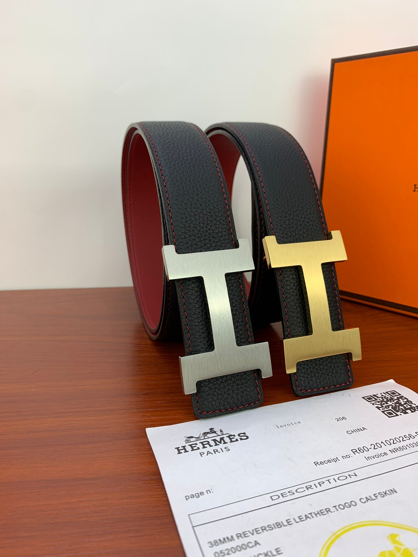 Black leather belt rolled with gold-tone H buckle and certification paper