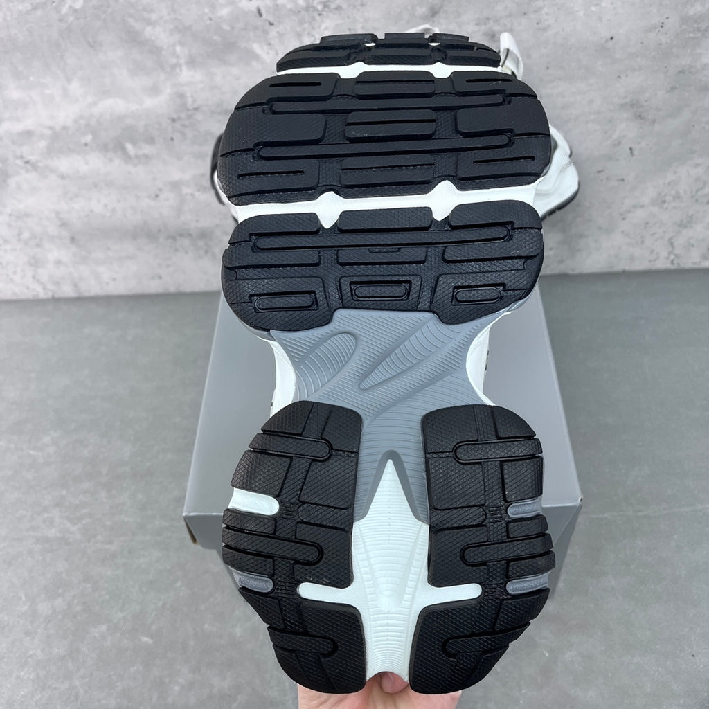 Unisex Balenciaga sneakers outsole view, black rubber tread with light midsole