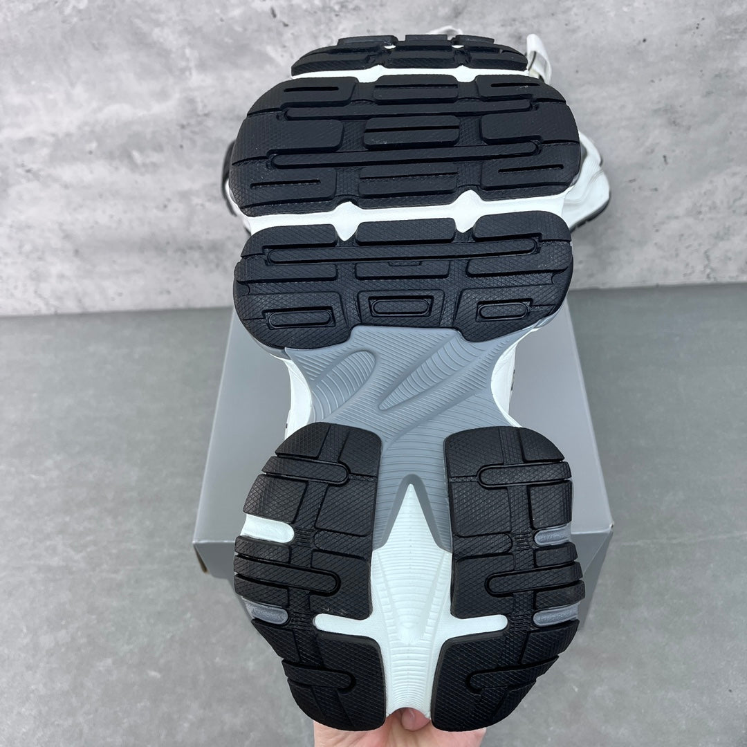 Unisex Balenciaga sneakers outsole view, black rubber tread with light midsole