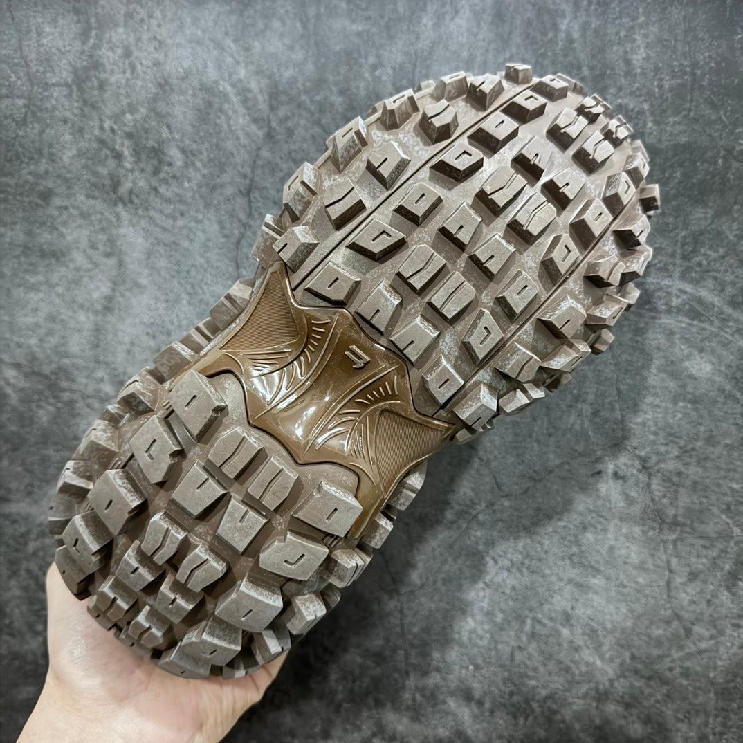 Unisex sneakers outsole with dense square lug tread in beige and off-white