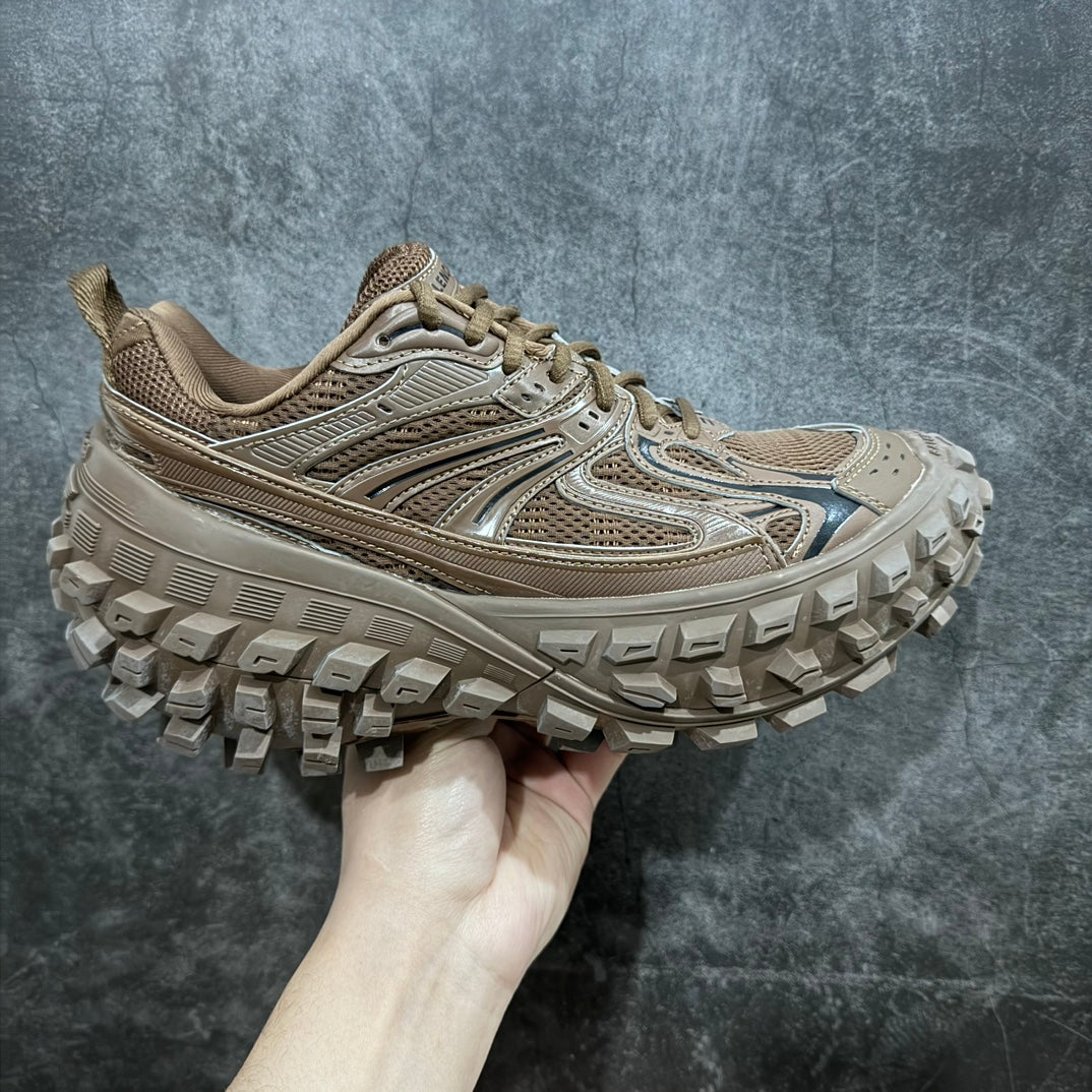 Unisex chunky sneakers with beige mesh upper, striped overlays, and grippy lug sole