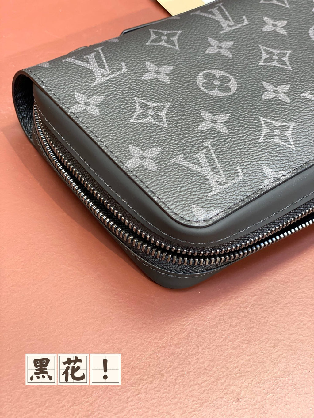 Louis Vuitton monogram zip wallet, dark blue, front corner close-up with zipper