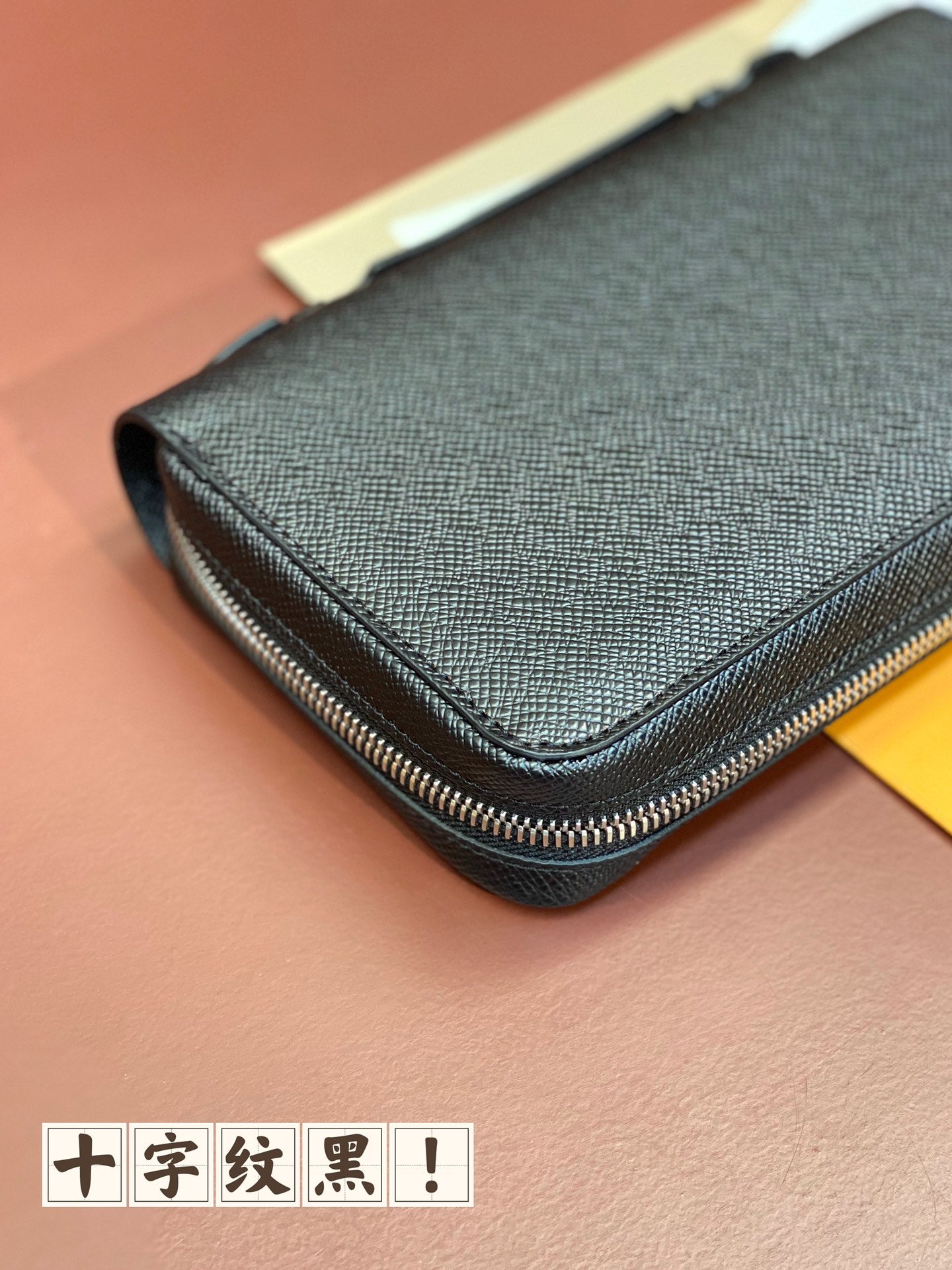Men's small zipped wallet, dark blue textured leather with double-row stitching