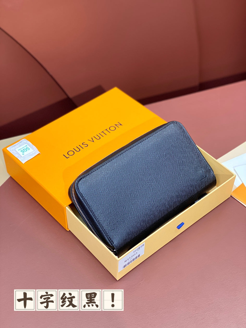 Men's small zipped wallet, dark blue textured leather, curved zip closure