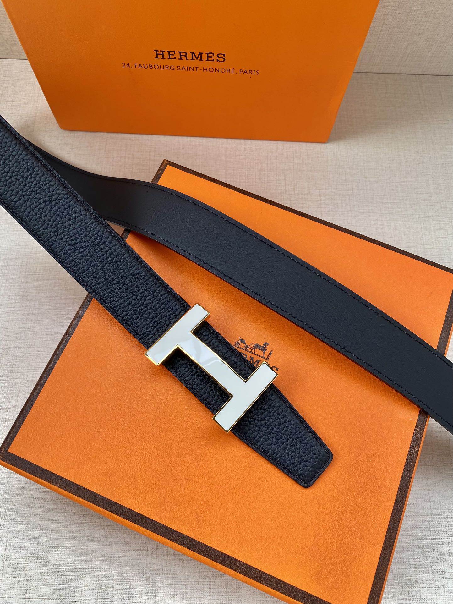 Hermes belt set with dark leather strap and silver H buckle in gift box