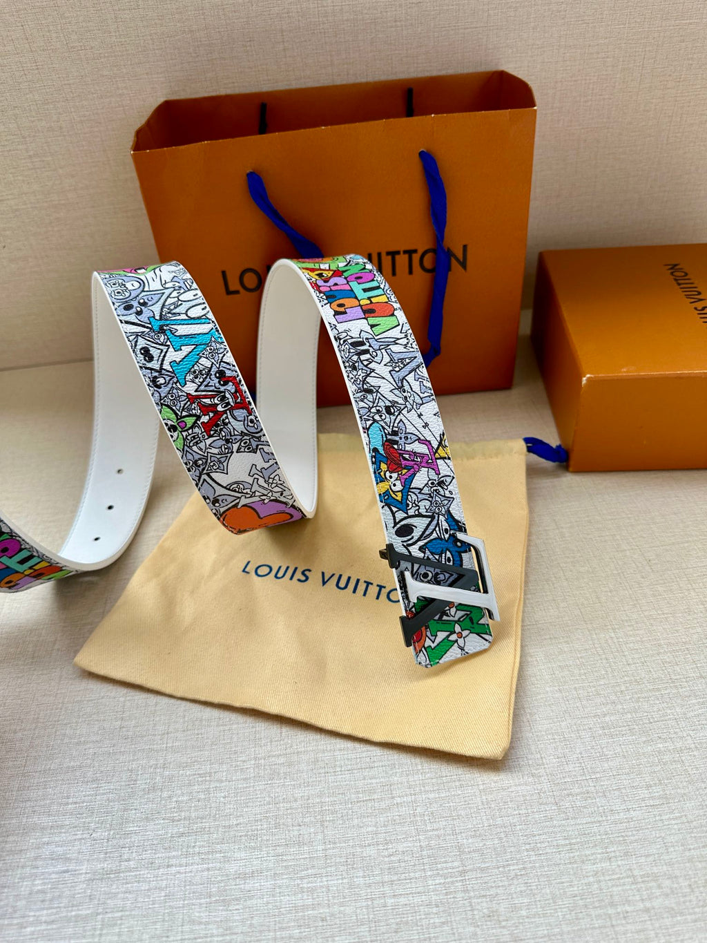 Buckle and strap detail: white belt with multicolor graphic pattern