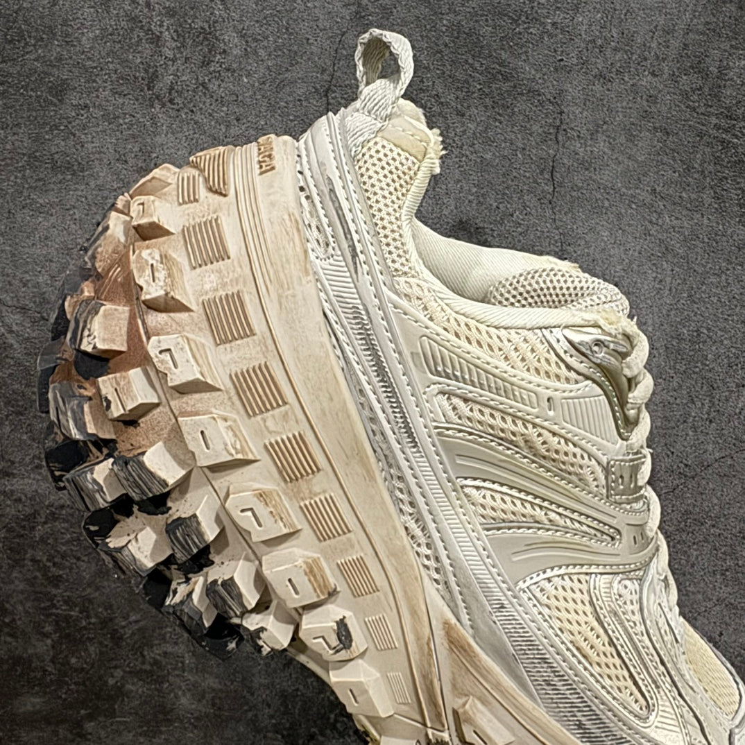 Balenciaga unisex sneakers outsole view, off-white shoe with deep square lug traction