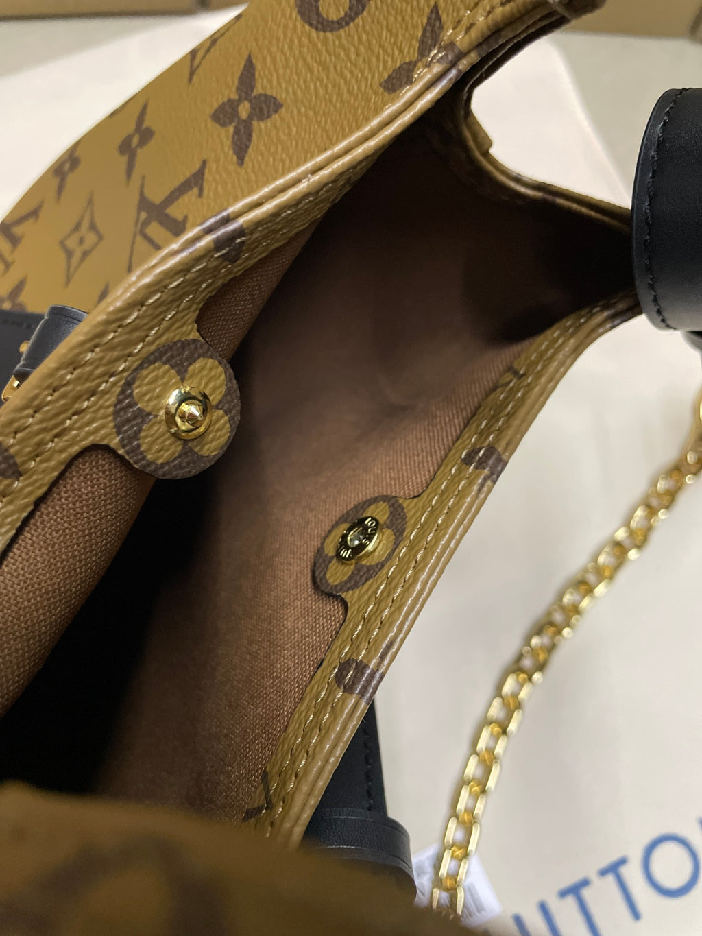 Louis Vuitton monogram handbag open top with tan lining and navy leather strap