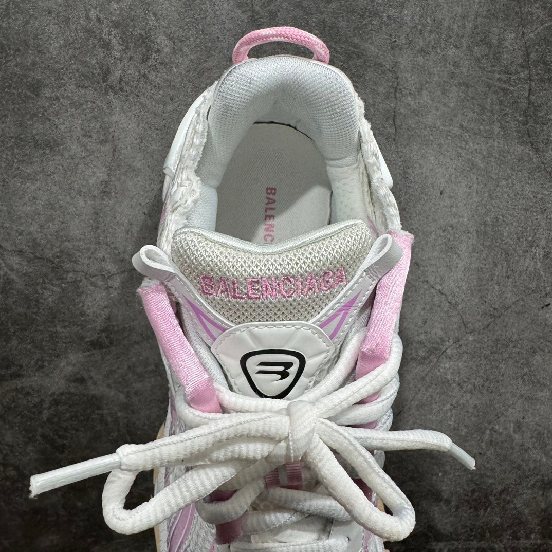 Balenciaga unisex sneaker heel back with BALENCIAGA logo and pink collar