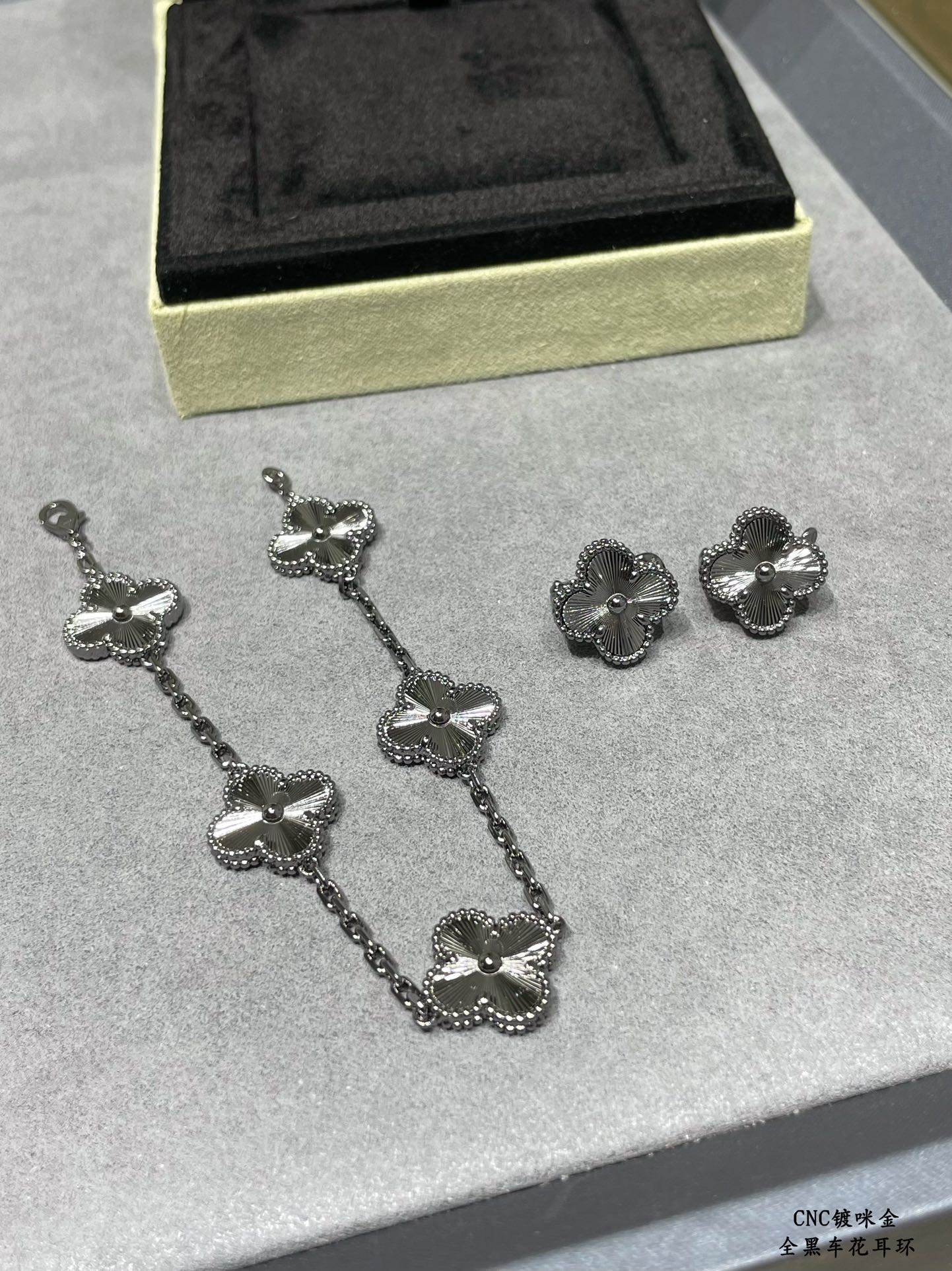 Van Cleef & Arpels Accessories