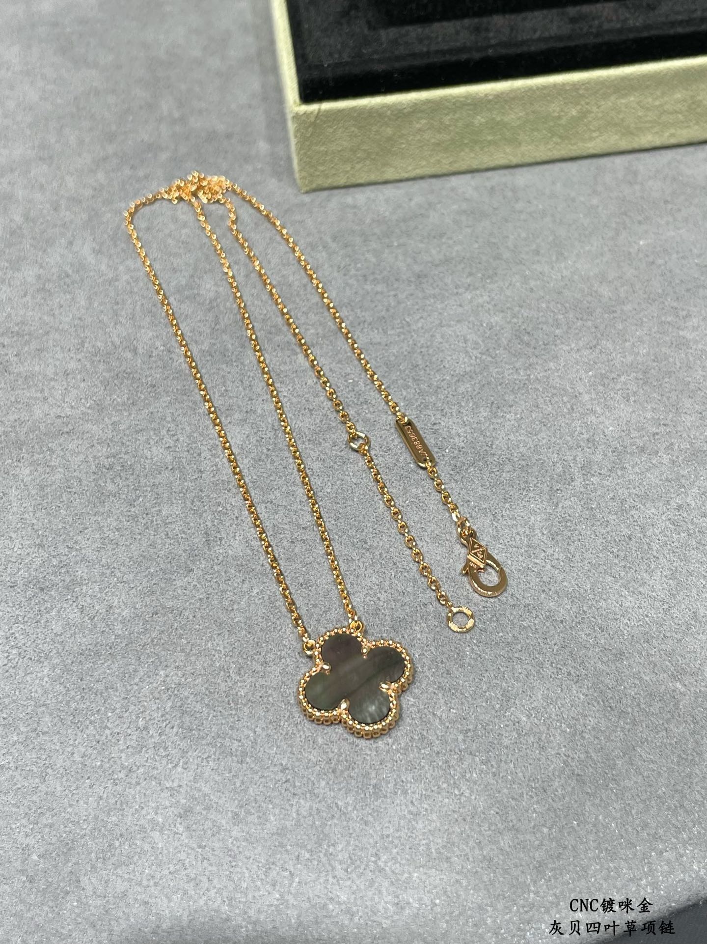 Van Cleef & Arpels Accessories