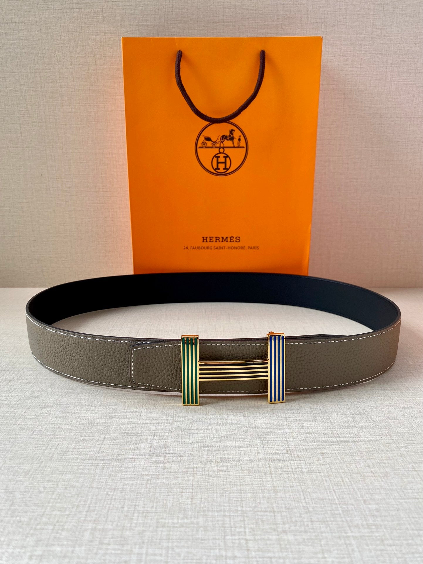 Hermes belt gray leather with multicolor striped buckle centered on display