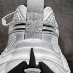 Unisex sneakers, silver heel with black pull tab and cushioned collar
