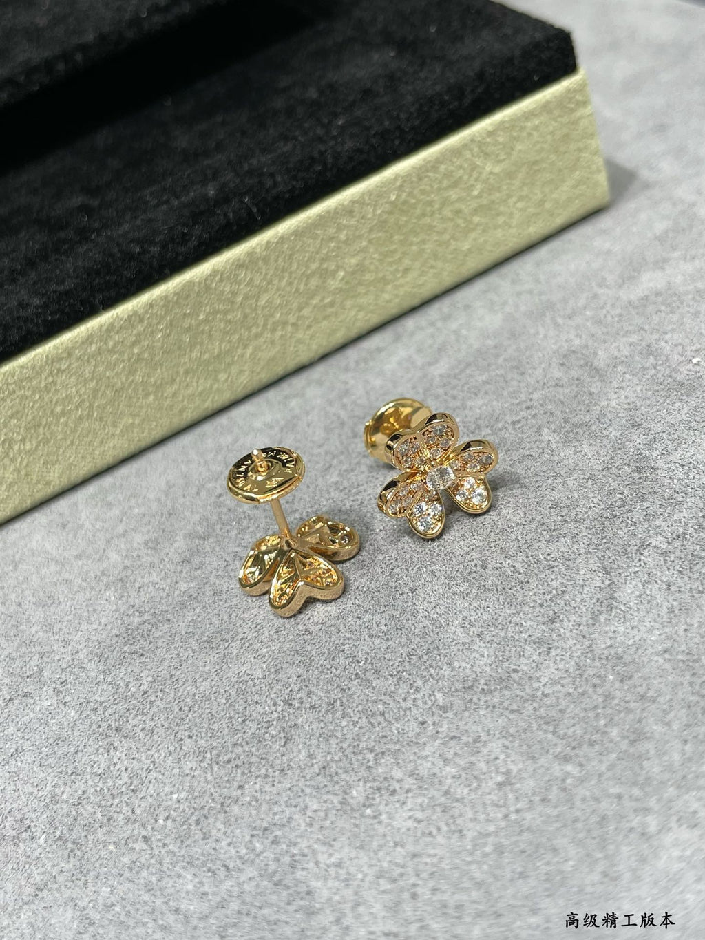 Four-leaf clover stud earrings in yellow gold tone with clear stones