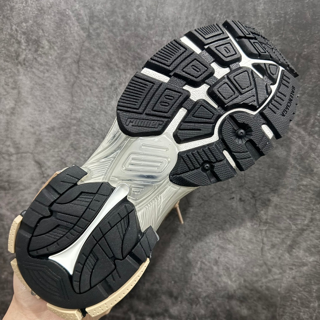 Unisex sneakers outsole with grid tread and contrast black traction pads