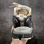Unisex high-top sneakers, cushioned heel with rear detailing; size 40 label