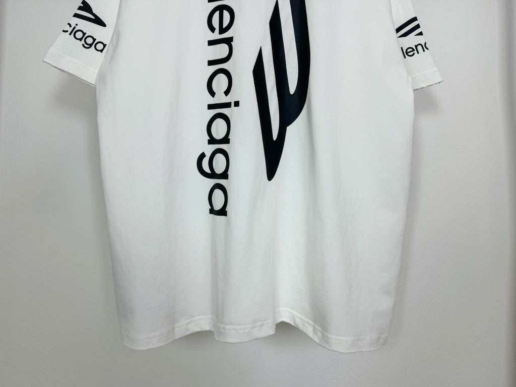 White Balenciaga T-shirt close-up of vertical 'balenciaga' logo on back
