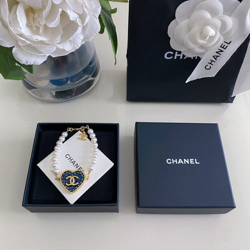 Heart charm pearl-bead bracelet in a navy gift box with card