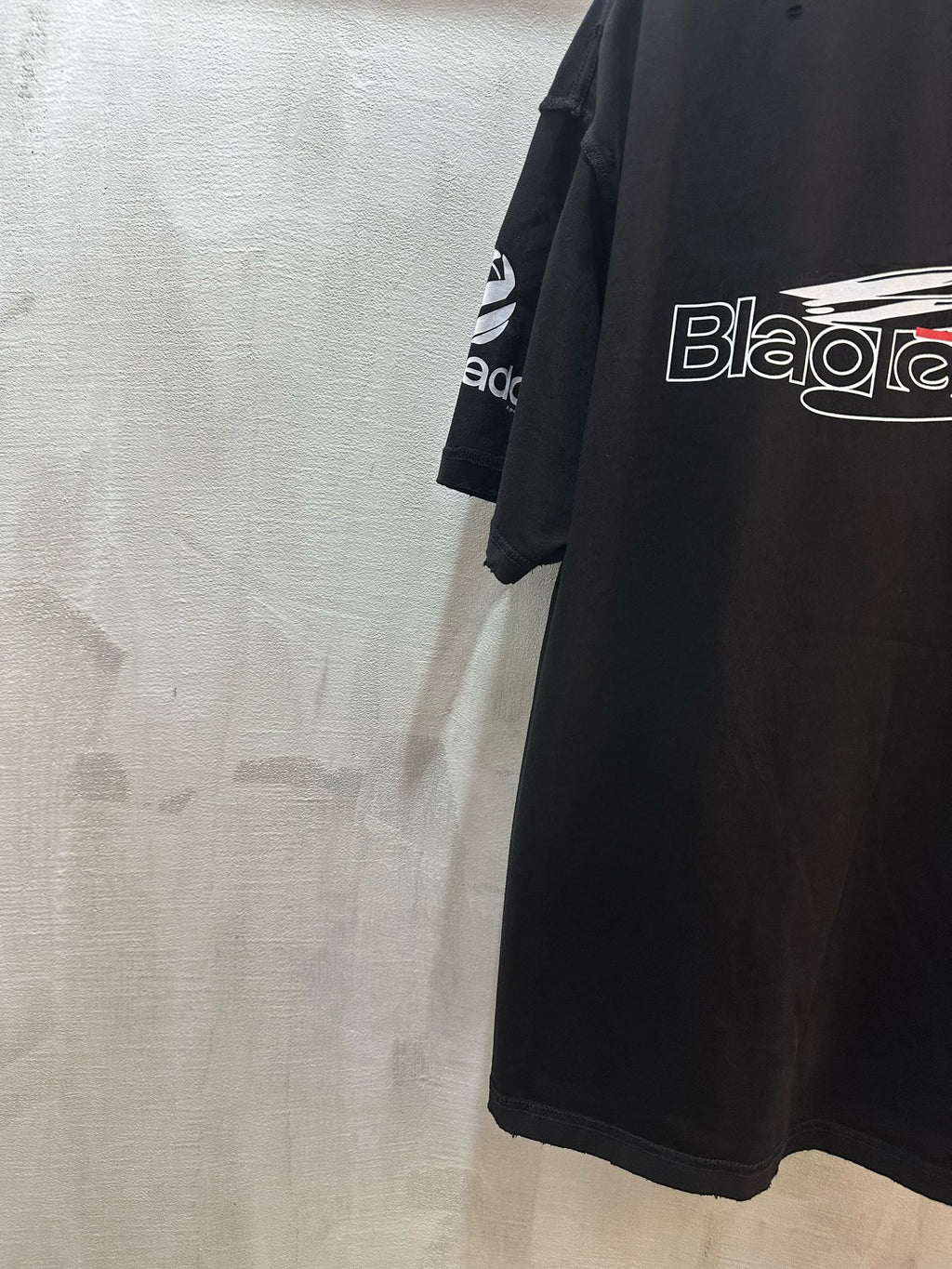 Short-sleeve T-shirt, black with partial white side logo print