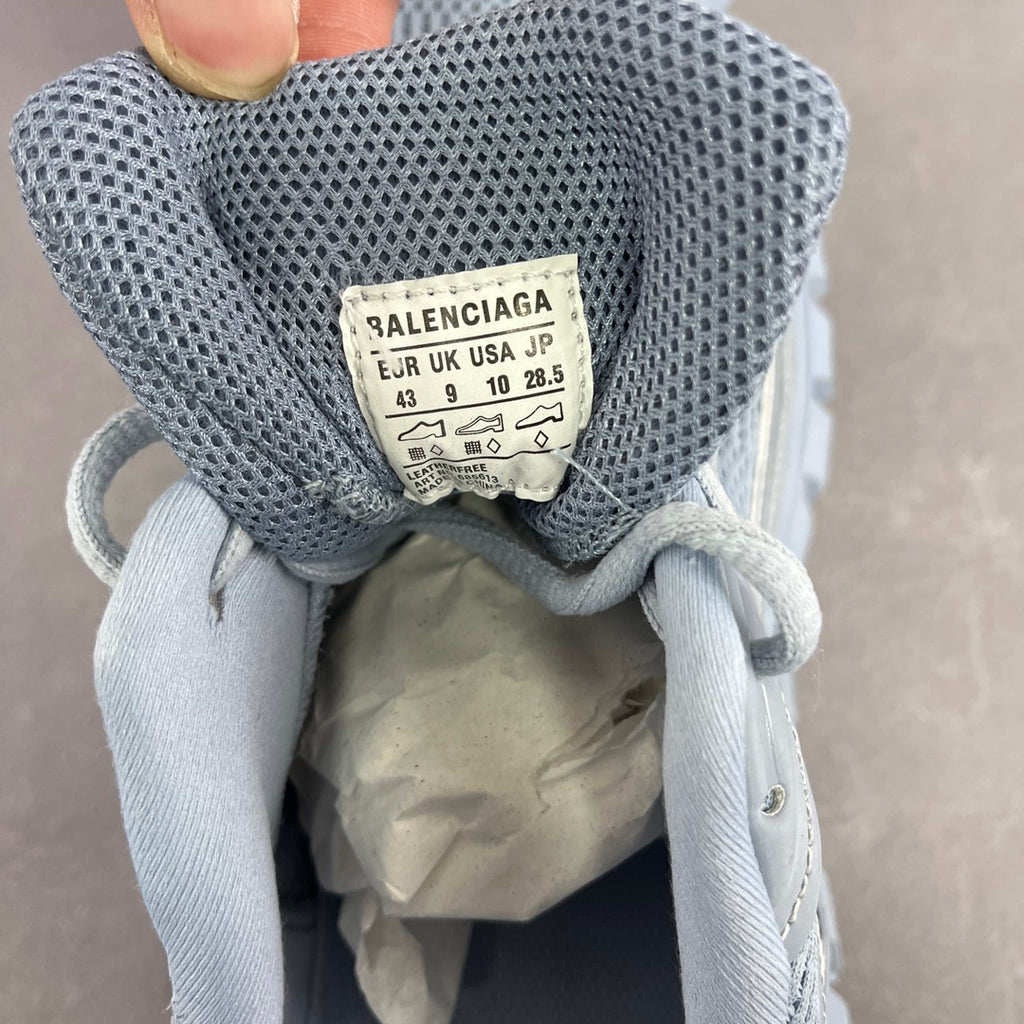 Light gray Balenciaga sneaker tongue label, mesh upper and lace-up closure