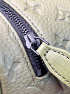 Louis Vuitton zip pouch zipper detail, dark zipper teeth and green leather pull