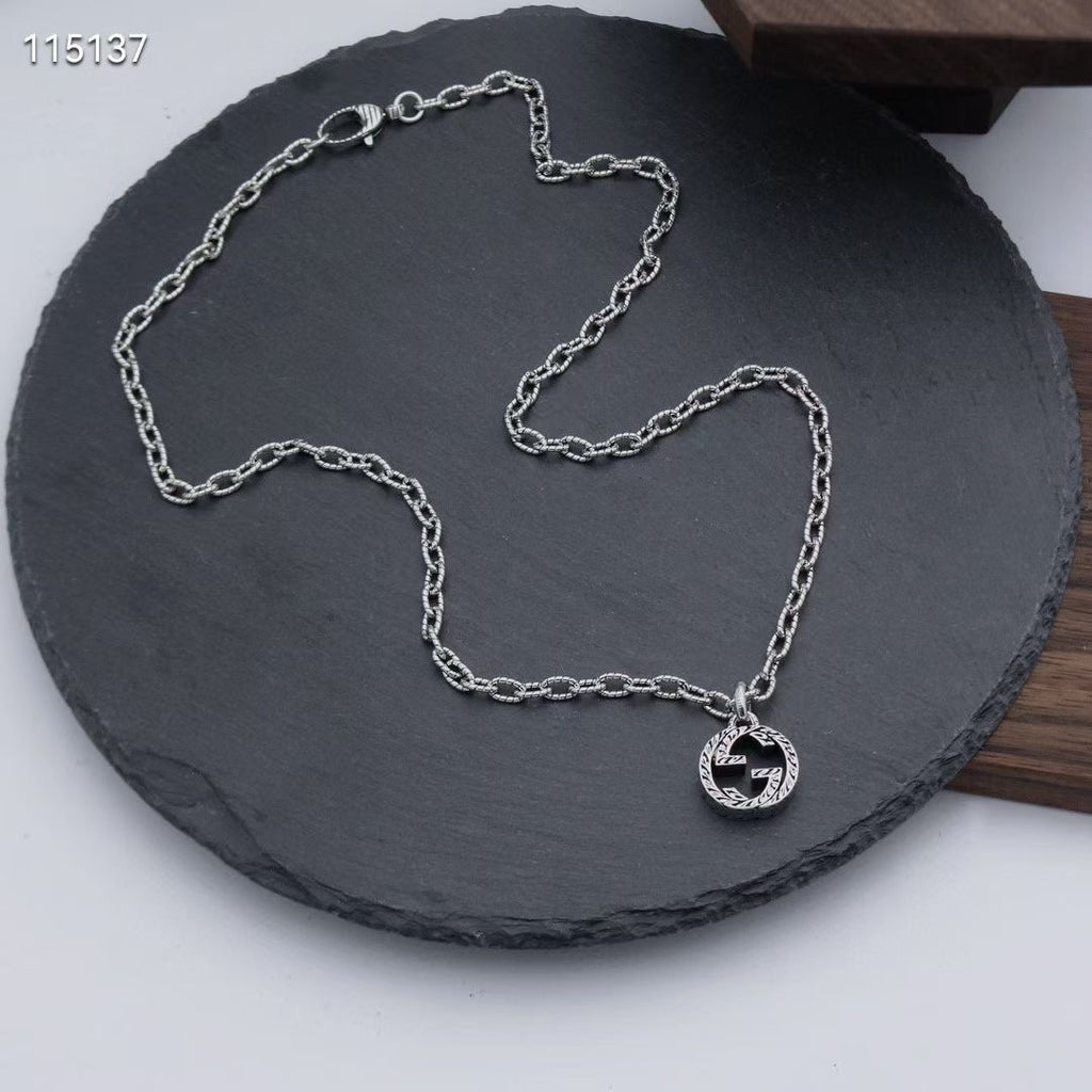 Gucci silver-tone chain necklace with round logo pendant