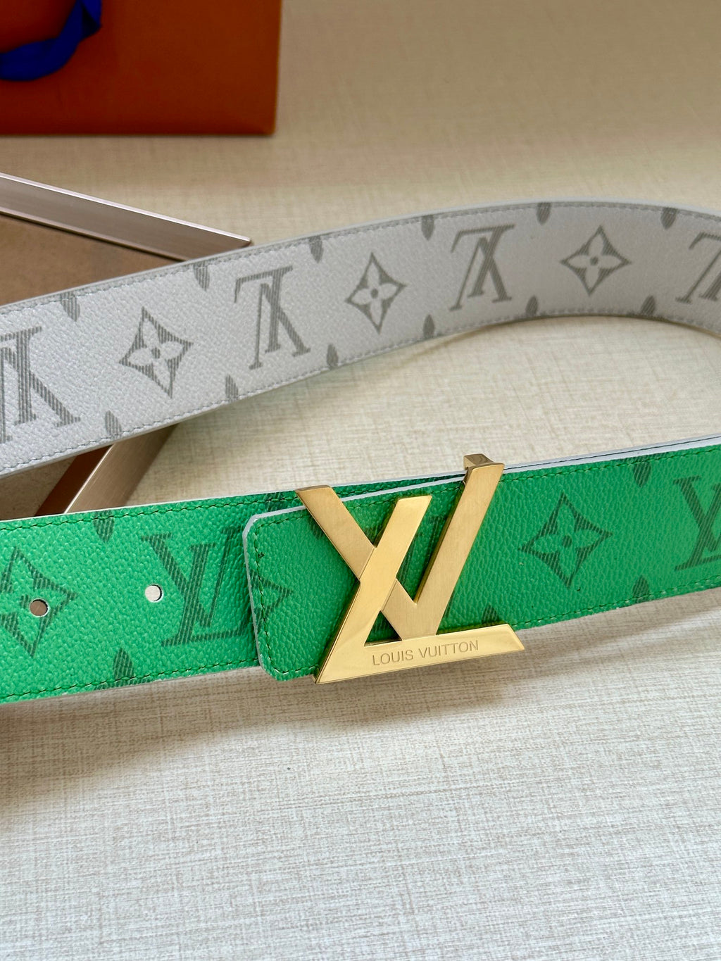 Green textured belt with LV monogram, gold buckle and center plate