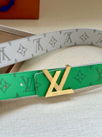 Green textured belt with LV monogram, gold buckle and center plate